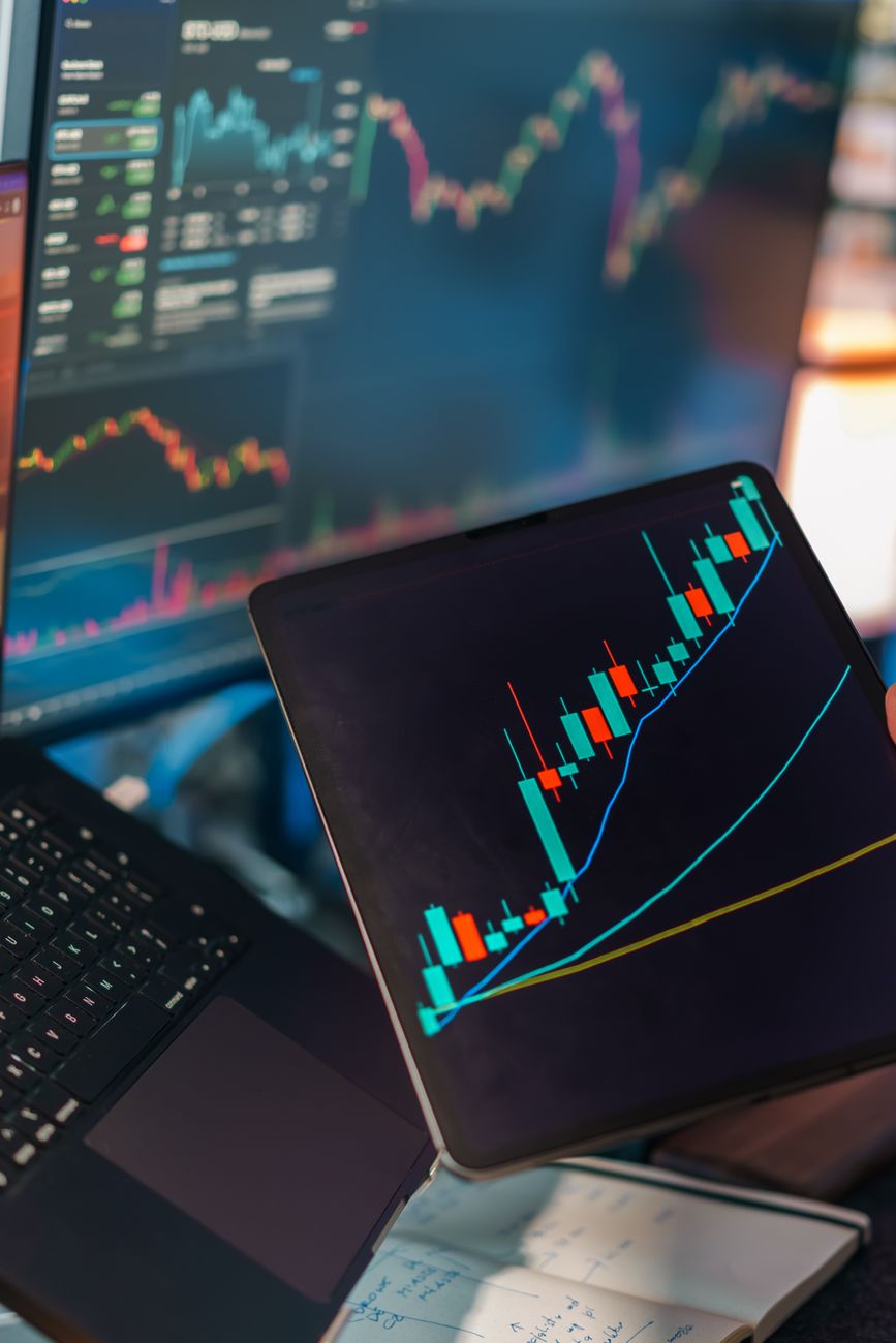 Big Data analysis screens showing graphs